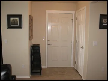 1 Bedroom Entry