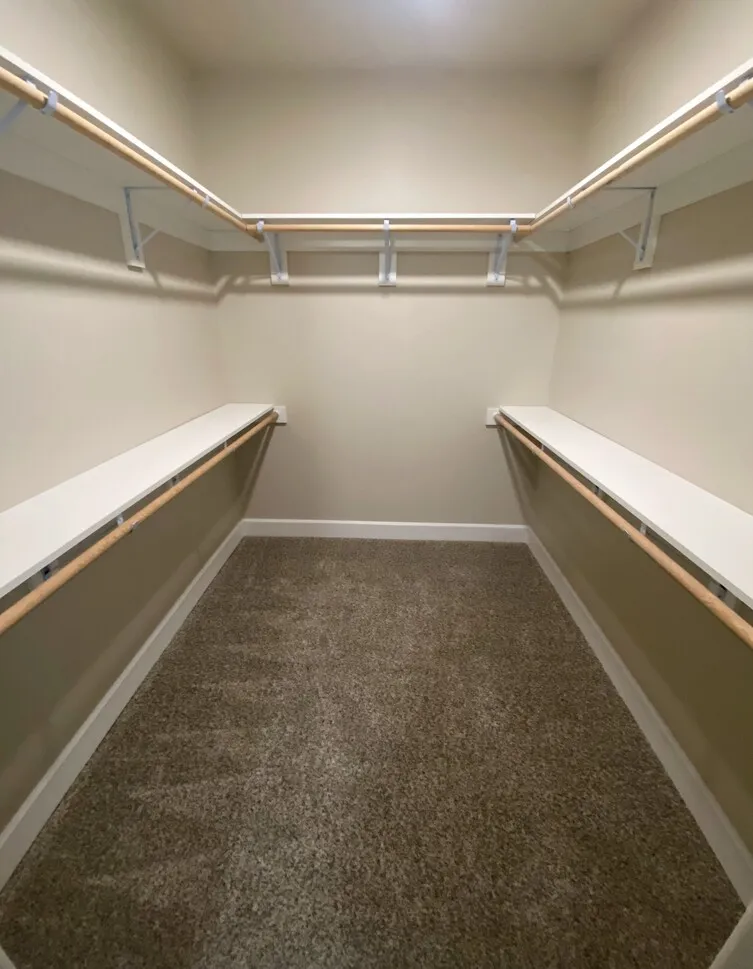 1 Bedroom Premium Closet