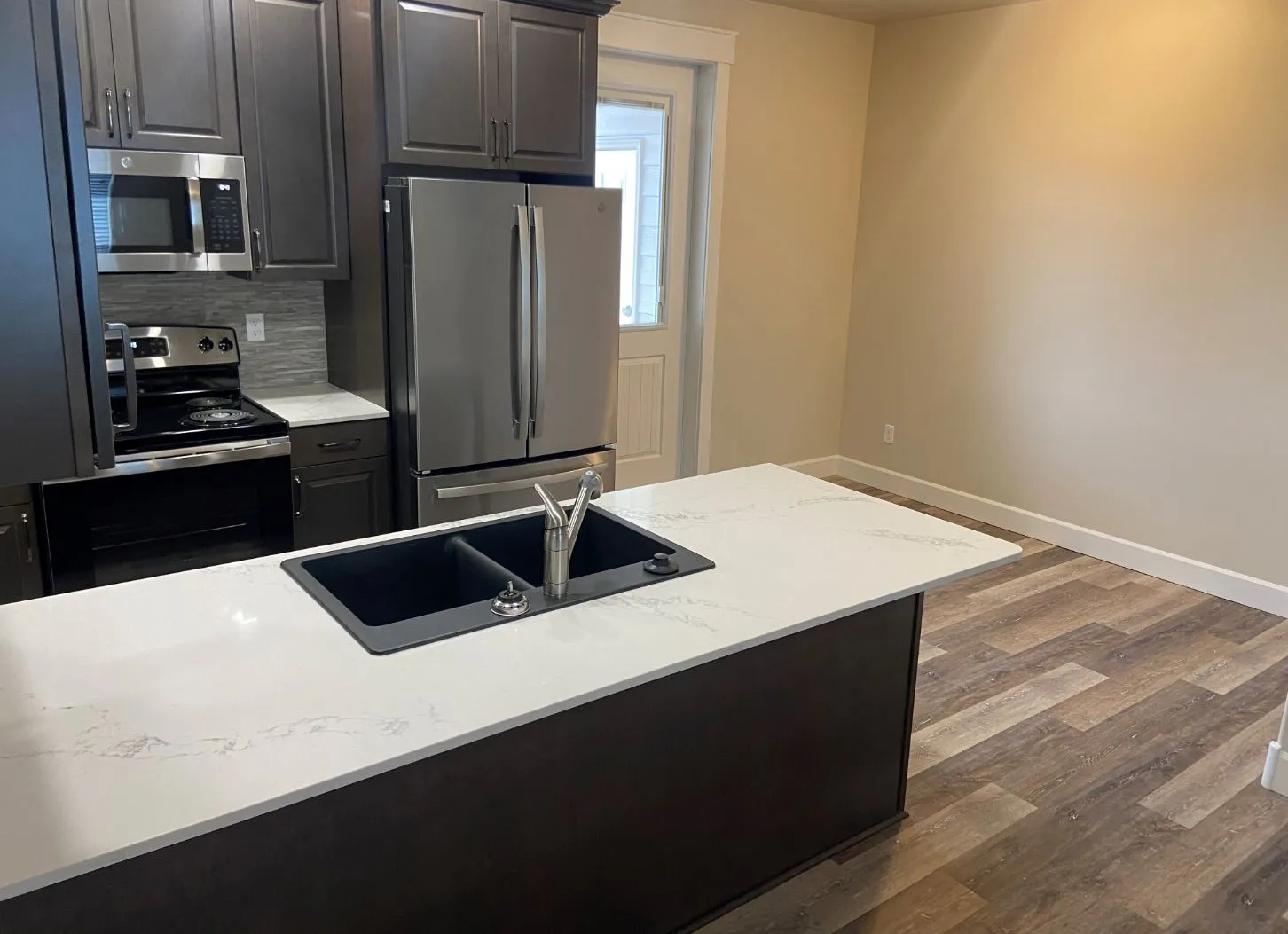 2 Bedroom Premium Kitchen & Dining